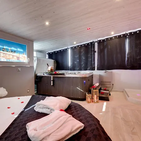 Апартаменты Brooklyn Jacuzzi *